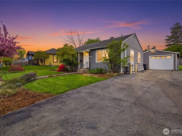 9831 33rd Avenue SW, Seattle WA 98126