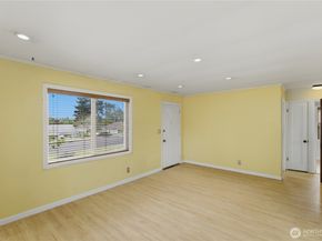 9831 33rd Avenue SW, Seattle WA 98126