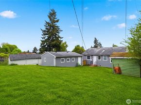 9831 33rd Avenue SW, Seattle WA 98126