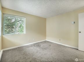 17208 NE 45th Street 66, Redmond WA 98052