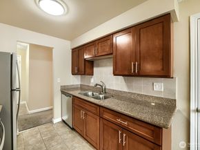 17208 NE 45th Street 66, Redmond WA 98052