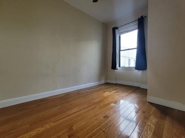 21-77 33rd Street 5E, Queens NY 11105