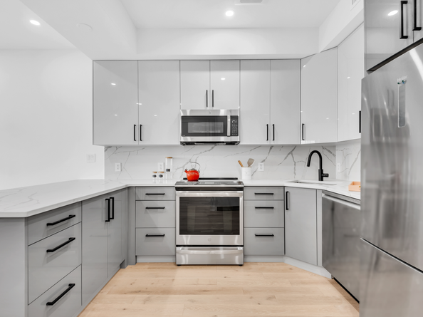 41-13 39th Place 3, Queens NY 11104