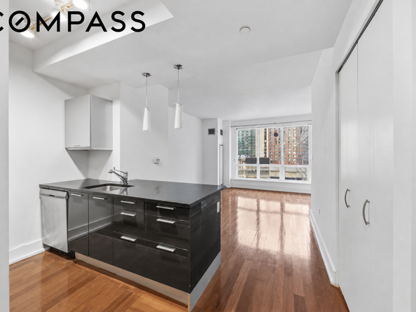 350 West 42nd Street 12H, New York NY 10036