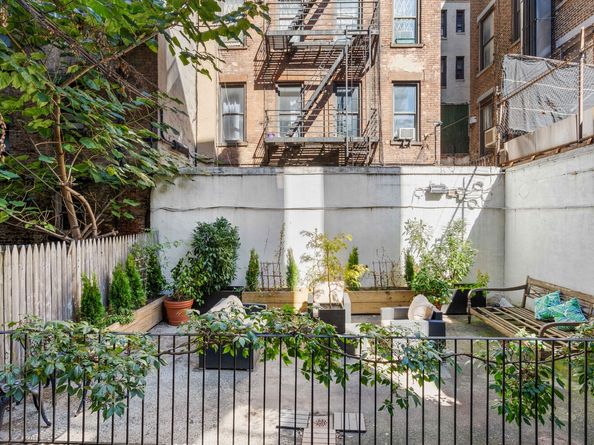 239 East 10th Street 1A, New York NY 10003