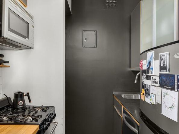 207 East 21st Street 3B, New York NY 10010