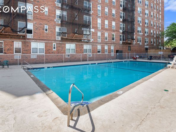 46-01 39th Avenue 509, Queens NY 11104