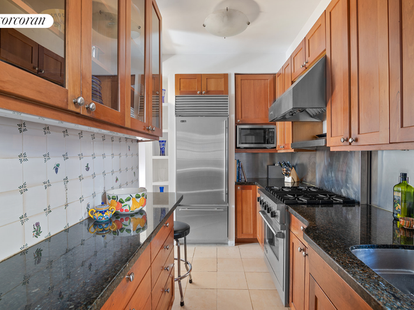 18 West 70th Street 8C, New York NY 10023