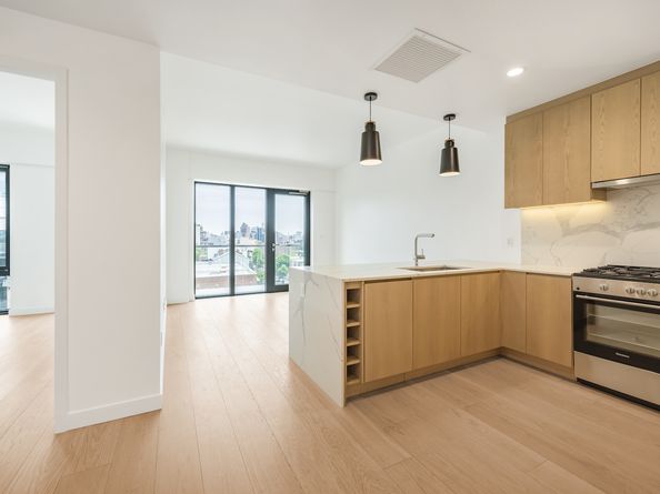 30-05 Vernon Boulevard 7E, Queens NY 11102