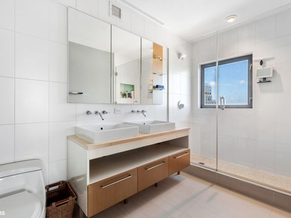 11-02 49th Avenue 8A, Queens NY 11101