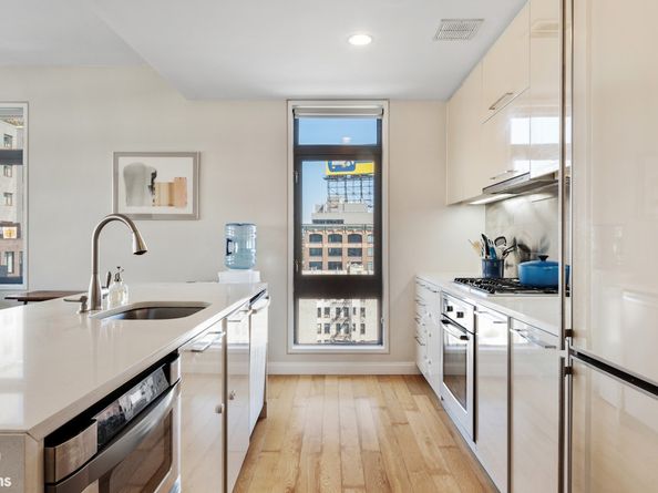 11-02 49th Avenue 8A, Queens NY 11101