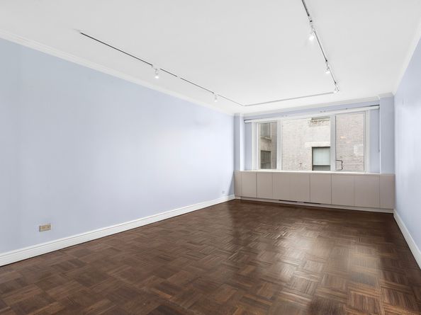 301 East 22nd Street 8R, New York NY 10010