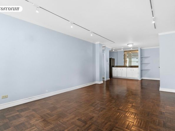 301 East 22nd Street 8R, New York NY 10010