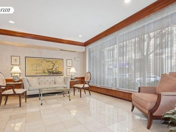301 East 22nd Street 8R, New York NY 10010
