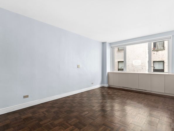 301 East 22nd Street 8R, New York NY 10010