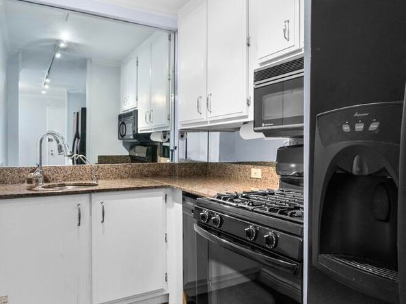 301 East 22nd Street 8R, New York NY 10010