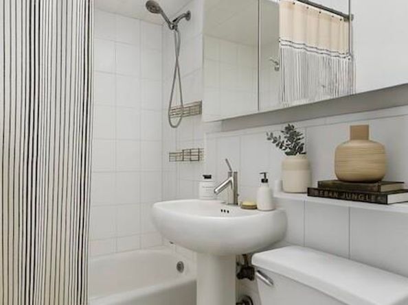 301 East 22nd Street 8R, New York NY 10010