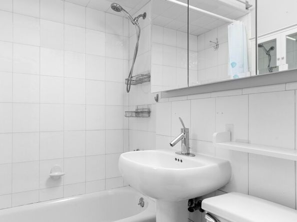 301 East 22nd Street 8R, New York NY 10010
