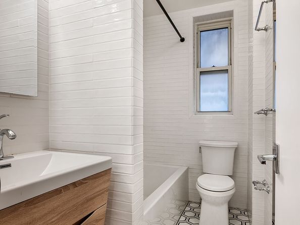 305 West 52nd Street 2J, New York NY 10019