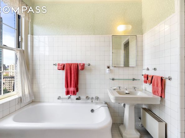 1220 Park Avenue 12B, New York NY 10128