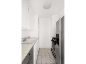 77 7th Avenue 9T, New York NY 10011