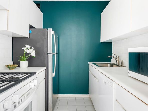 250 South End Avenue 3F, New York NY 10280