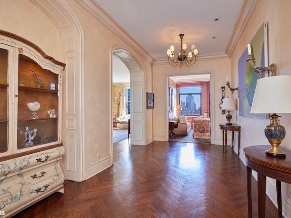 550 Park Avenue 16C, New York NY 10065