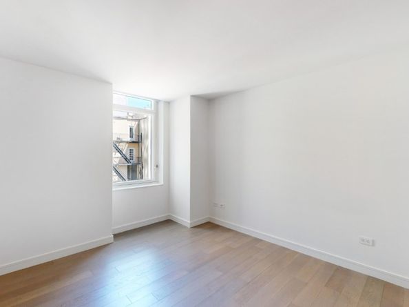 305 East 51st Street RU5A, New York NY 10022
