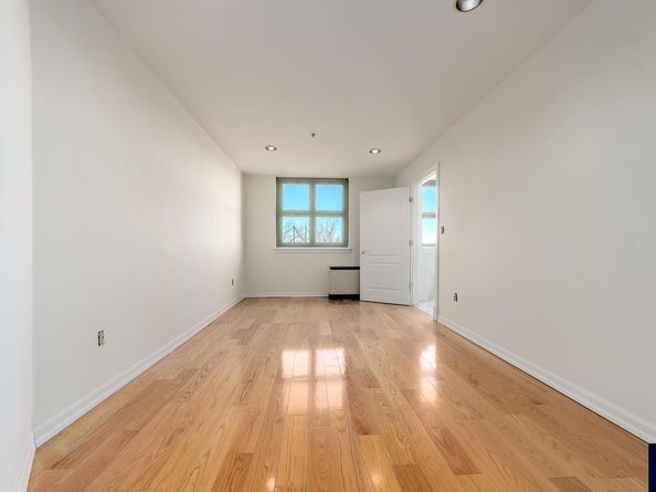 19-19 24th Avenue L607, Queens NY 11102