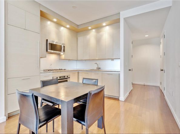 1600 Broadway 17E, New York NY 10019