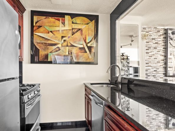 330 East 38th Street 26F, New York NY 10016