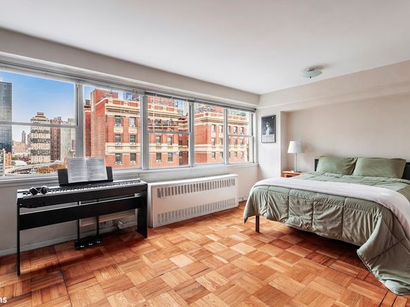 430 West 34th Street 15E, New York NY 10001