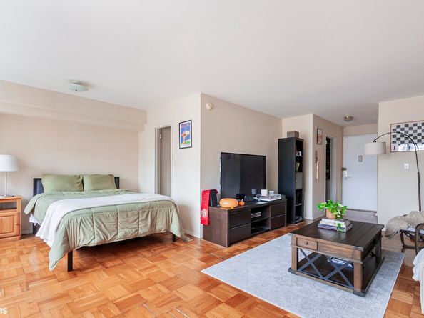 430 West 34th Street 15E, New York NY 10001