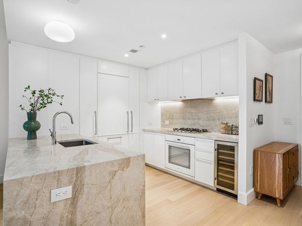 212 West 72nd Street 8A, New York NY 10023