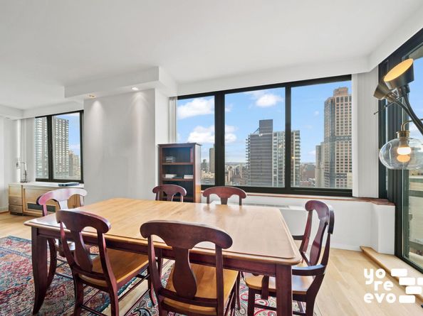 300 East 85th Street 2405, New York NY 10028