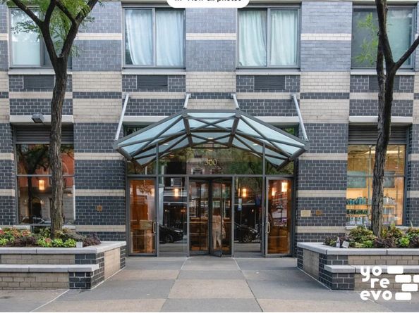 300 East 85th Street 2405, New York NY 10028