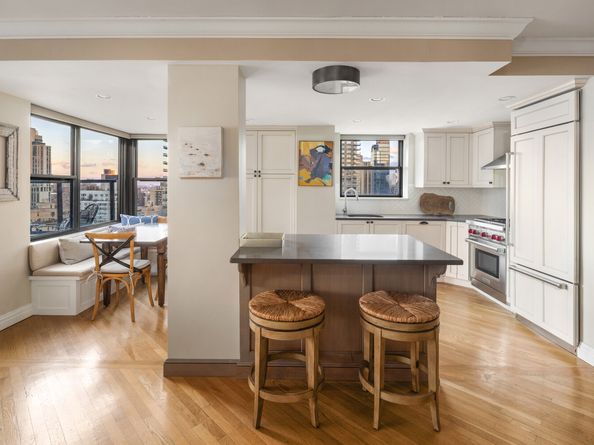 200 East 74th Street 21A, New York NY 10021