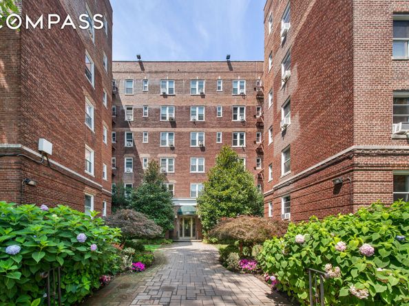 280 Ocean Parkway 1S, Brooklyn NY 11218