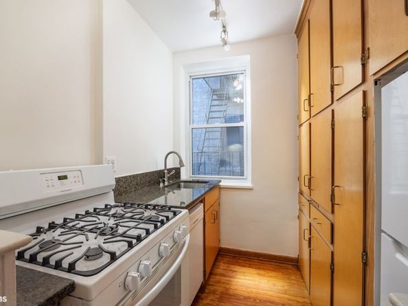 349 East 49th Street 3T, New York NY 10017