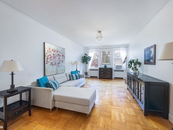 349 East 49th Street 3T, New York NY 10017