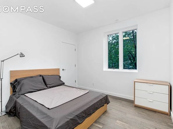 319 Broadway, Brooklyn NY 11211