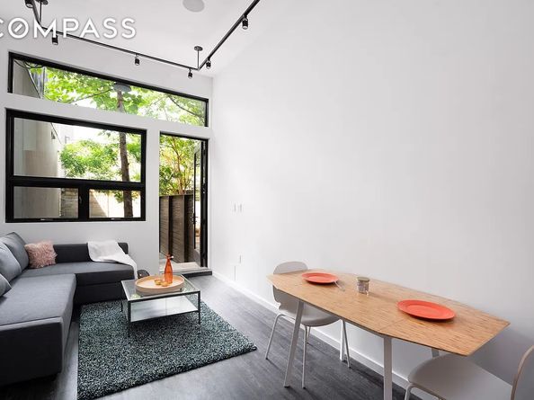 319 Broadway, Brooklyn NY 11211