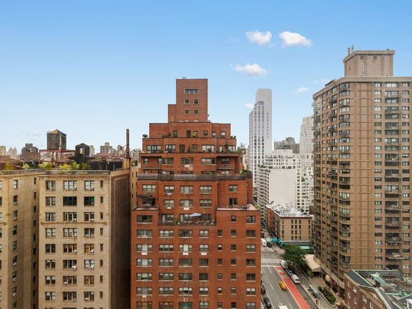 190 East 72nd Street 19B, New York NY 10021