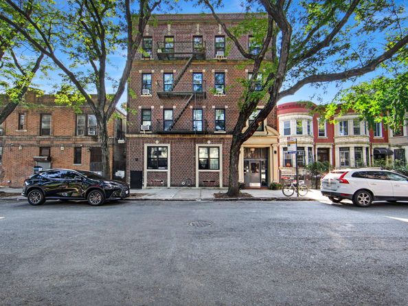 68 Stratford Road 10, Brooklyn NY 11218