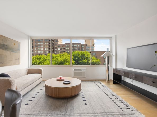 555 Main Street 805, New York NY 10044