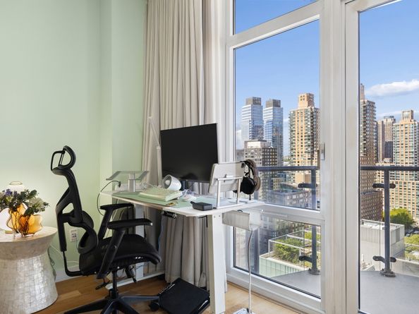 555 West 59th Street 23A, New York NY 10019