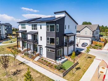 2734 W 167th Place