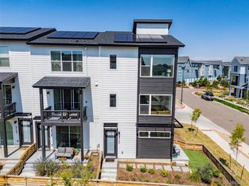 2734 W 167th Place