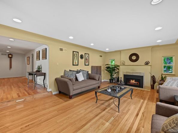 2901 Monaco Parkway, Denver CO 80207