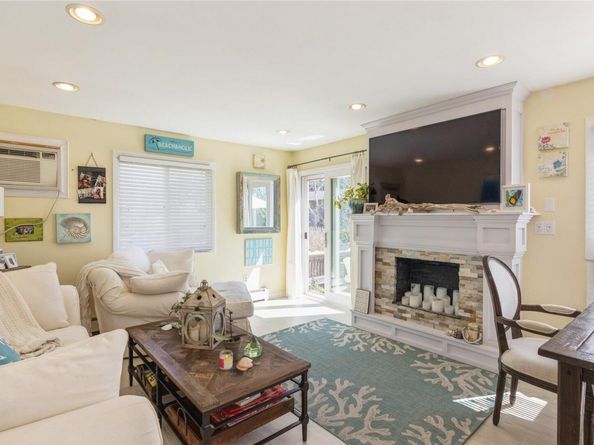 95 Springville Road 8, Hampton Bays NY 11946